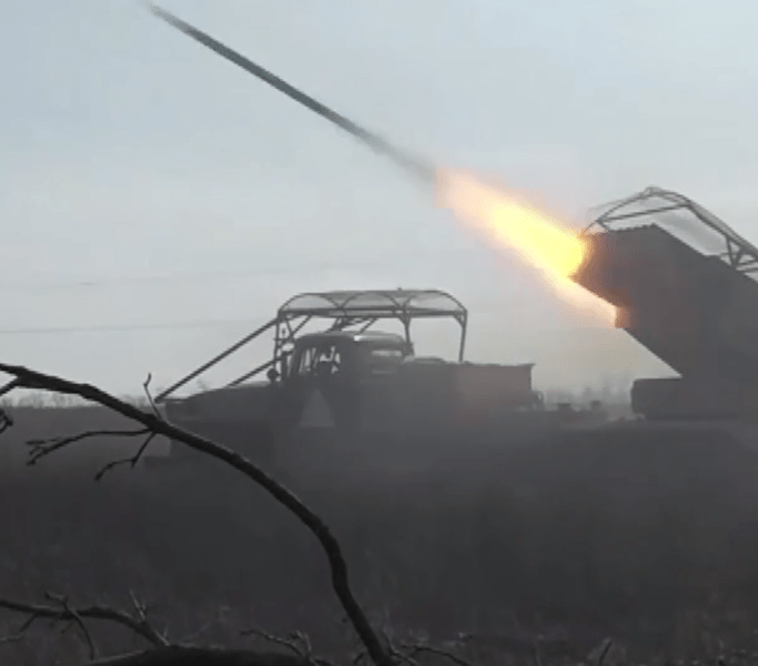 27.03.2024 Срочно! ВС РФ прорвали оборону Бердычей и вошли в село с севера. Авдеевское направление кишит дронами камикадзе противника, фронт ожил. Последние новости с Украины на сегодня. (12 видео)