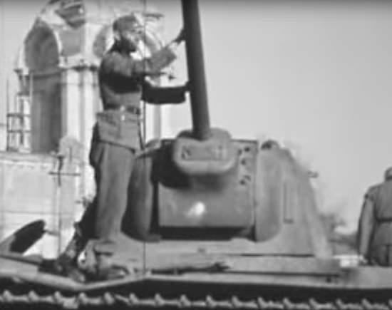 370-я пехотная дивизия Вермахта в наступлении на Кавказ, июль 1942. Осмотр трофеев с советским командиром: КВ-1 и Б-4 (1942)