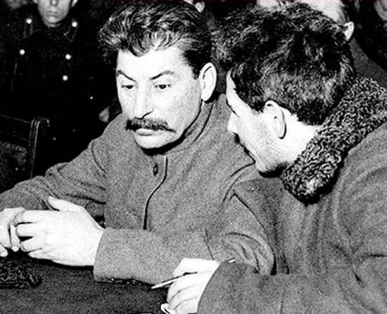 7 мрачных анекдотов от товарища Сталина про немцев, предателя Власова и своего двойника (2020)