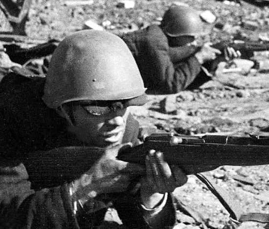 8 лет лагерей за побег с завода на Великую Отечественную войну. Что стало с такими фронтовиками в 1945? (А. Исаев и А. Драбкин, 2019)