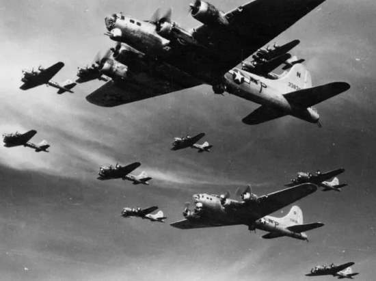 Армада американских бомбардировщиков отбомбилась по Венгрии и пропала без следа к удивлению немцев. Куда они пропали? (2020)