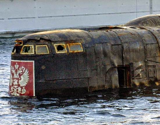 Атомоход "Курск" атаковал сам себя? Зачем носовую часть отпилили и взорвали на дне. Вмятина от торпеды "Шквал" на корпусе (2019)