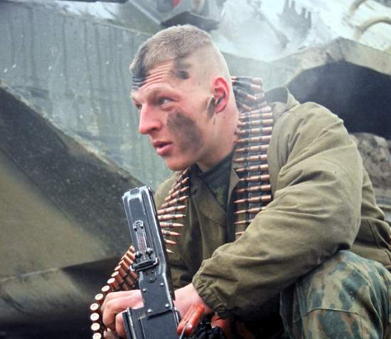 Боевого лейтенанта морской пехоты приняли за дерзкого уклониста, силой доставили в военкомат и захотели проучить. Что из этого вышло? (2020)