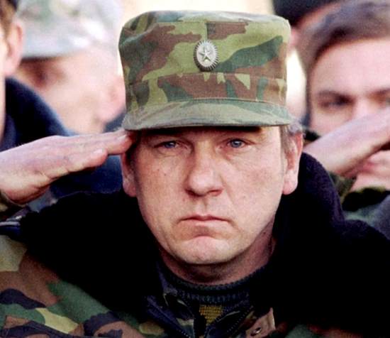 Боевой генерал ВДВ Шаманов сам пошел в бой на БМД и подорвался на мине. Лично рассказывает, как выбрался из обломков машины под огнем (2020)