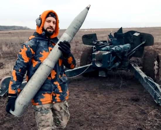 БОЕВЫМИ СНАРЯДАМИ из "Рапиры" по бензовозу. Камеры зафиксировали, как снаряды РВУТ грузовик (2021)