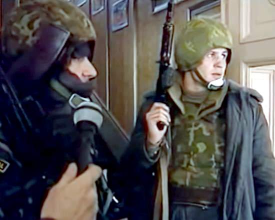 Бои в Москве в октябре 1993 - публикуется впервые. Журналист не закончил репортаж про снайпера и упал сраженный его пулей (1993)