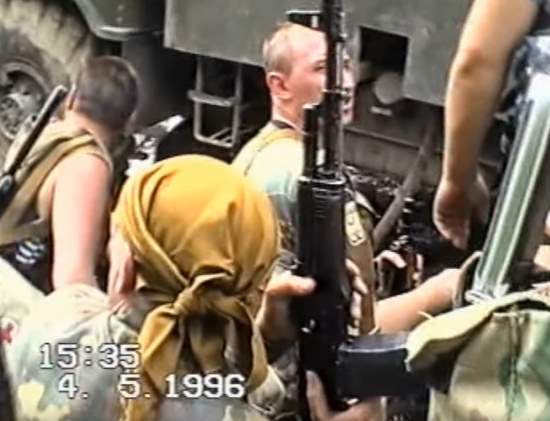 Бой от первого лица, нападение боевиков на ГУОШ в Грозном - три БТРа под огнем. Публикуется впервые с 1996 года (1996)