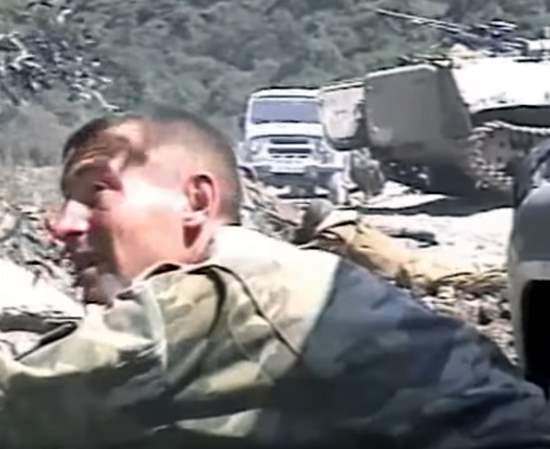Бой у села Уш-Калой. Отступать милиционерам было не куда - позади река Аргун, в горах 30 боевиков (2002)