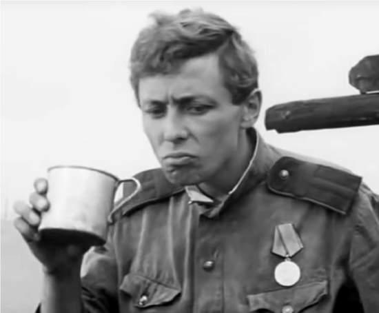 Целый полк отравился "ликером шасси" во время войны: "Комполка приказал остограммить весь личный состав. Слить антифриз!" (2020)