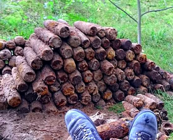 Черный копатель зарабатывает на снарядах. Никто в здравом уме не берёт этот металл (2019)