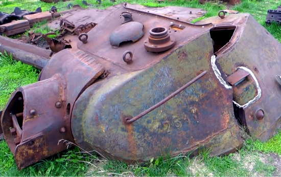 Что можно найти на месте Прохоровского сражения сегодня? Гусеницы вросли в землю (2021)