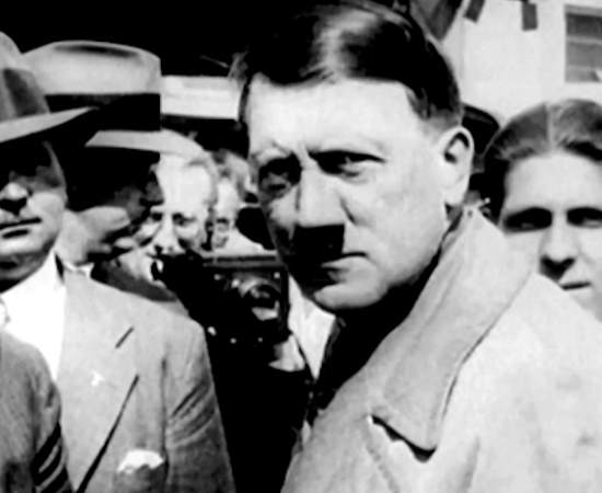 ЦРУ опубликовало сенсационную фотографию 1955 года с живым Гитлером и нашло его жилище. После войны фюрер прятался в Венесуэле (2019)