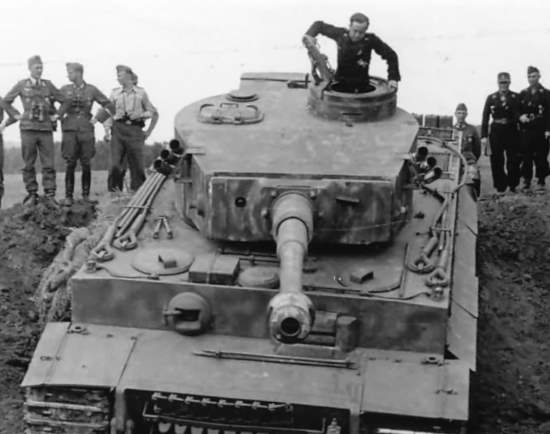 Деревянный танк "Тигр" для обучения немецких танкистов (2020)