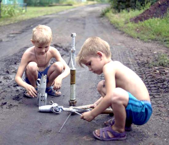 Донецк и Горловка глазами простых смертных: "Идти нам некуда. Просто некуда!" (2019)