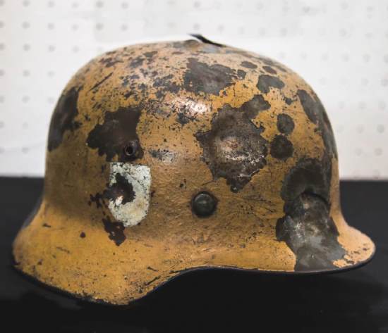 Дорогие военные предметы с аукциона: немецкие каски, часть Юнкерса-88 и папка Гитлера (2019)