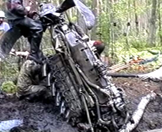 Достали из болота двигатель АМ38 от ИЛ-2. Отмыли водой и сразу запустили - мотор просто ЗВЕРЬ! (1996)