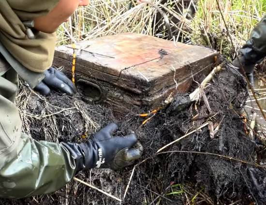 Достали из болота тяжелый немецкий ящик с военным добром. Что нашли внутри? Находки по войне (2020)