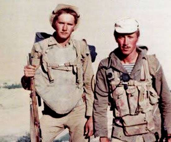 Два сержанта в Афгане ушли за помощью разбитой колоне и пропали без следа... Их вероятное местоположение нашли в неожиданном месте (2021)