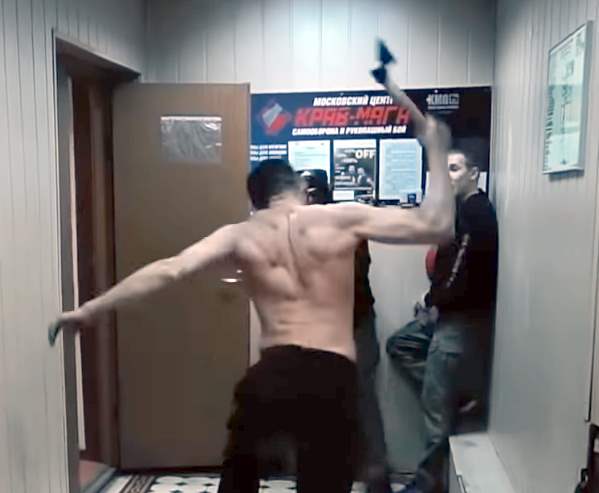 "Если вы не готовы к опасности и вас хотят убить - вас убьют. Если хотят избить - изобьют". Сотрудник спецназа про самооборону (2020)