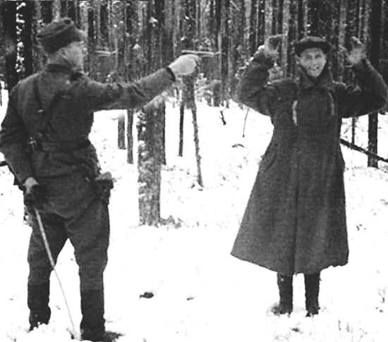 Финны на глазах у советских бойцов расстреляли пленного комиссара. Возмездие было самым страшным за всю войну (2020)
