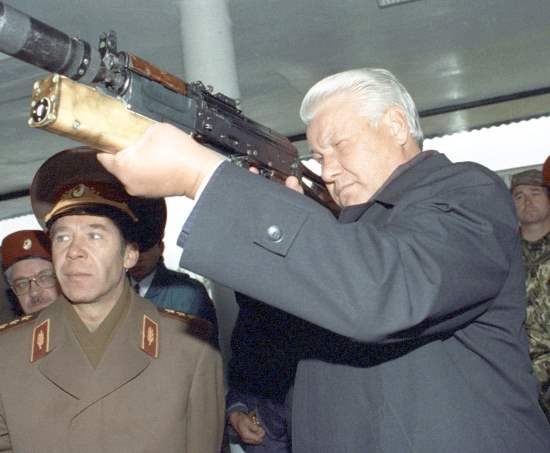 "Финт ушами" Бориса Ельцина в августе 1991-го. Как КГБ СССР подарил власть первому президенту России? (2020)