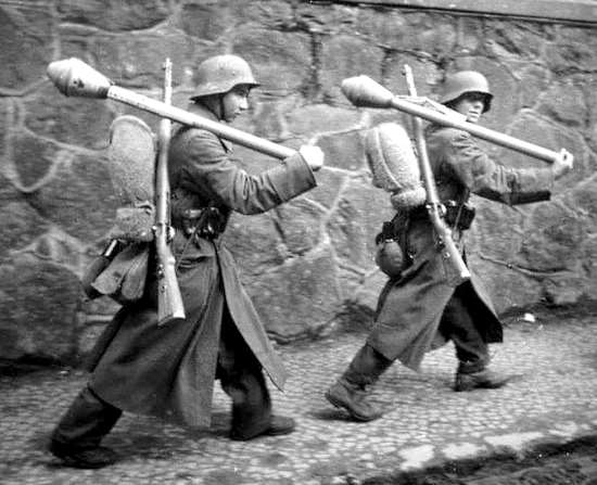 Главный секрет простоты немецкого "Фаустпатрона". Почему это огромный патрон? (2021)