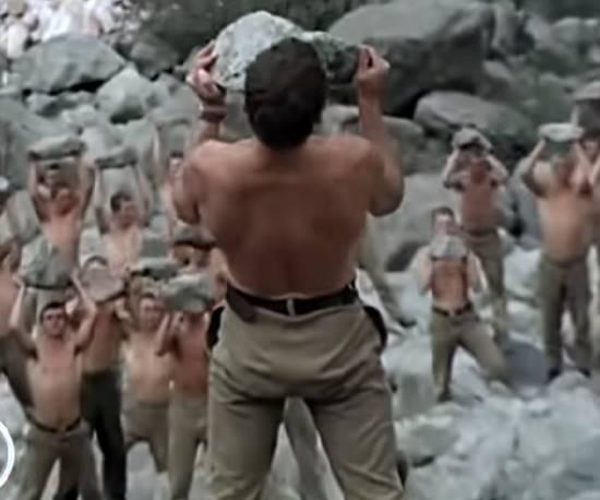 Идеальная физподготовка Советских ВДВ. «На плечах небо» (1975)