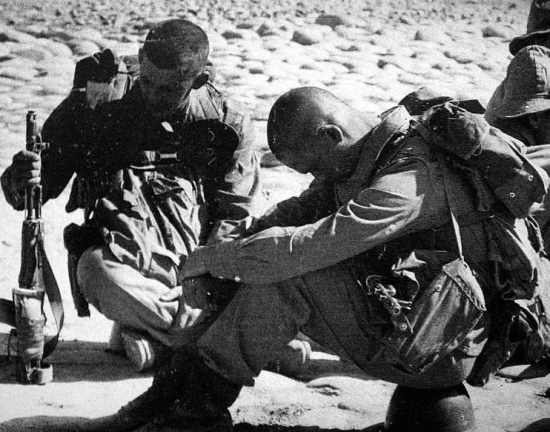 "Я лежал и мерз в 70 жары. Я чувствовал, как рушится личность". Андрей Павлюков про самый страшный бой на войне в Афгане (2021)