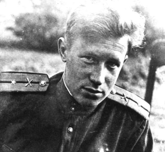 "Я остался один, а со мною фриц. Никто из ребят не выбрался". Николай Лапшин из 80 СД - тронулся умом на Волхове и пошел в разведку (2019)