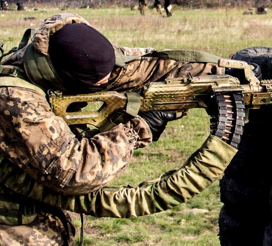 "Я пулеметчик - прощай позвоночник!". Кустарные доработки пулемета ПКМ опытными бойцами на Донбассе (2020)