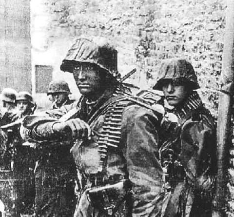 Как каратели-уголовники из бригады Дирлевангера наказывали сами себя? Воспоминания немецких солдат (2019)