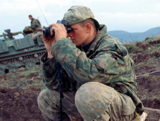 Как на войне в Чечне легко выслеживали снайперов боевиков с помощью ночных биноклей? (2021)