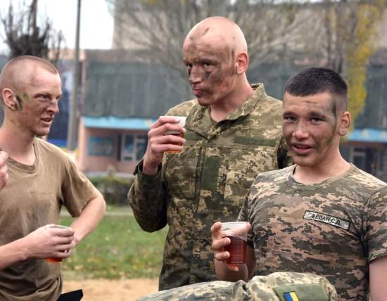 Как украинские военные под видом российского спецназа бежали из котла в 2014? Мотивация на войне (2020)