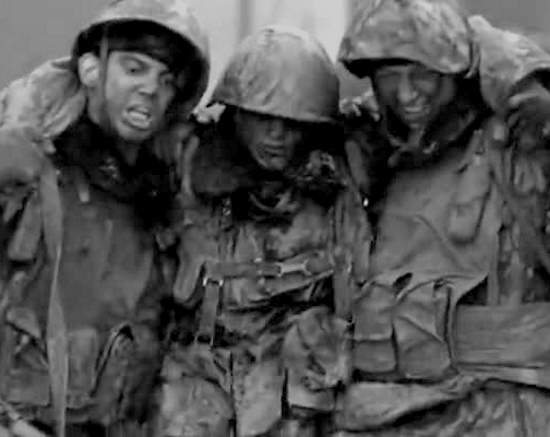 Как ВДВ входили в Грозный 31 декабря: "Десантная колонна мост не прошла, её отсекли и расстреляли. Всех" (2020)