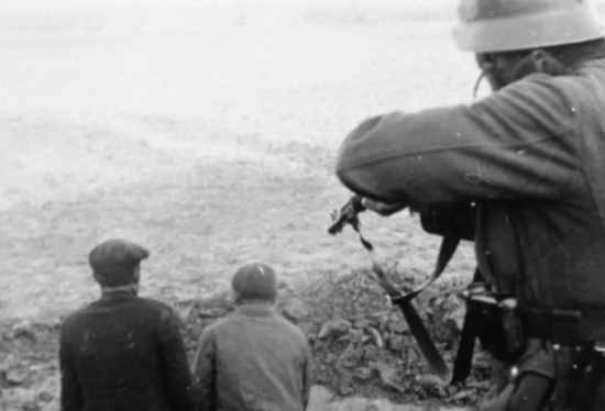 Каким словом солдаты СС записывать в документах расстрелянных в СССР женщин и детей? (Егор Яковлев, 2022)