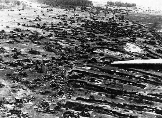 Катастрофа советских дивизий на переправах через Дон 4 июля 1942. Немецкие танки ВЛЕТЕЛИ в скопление сотен грузовиков (2021)