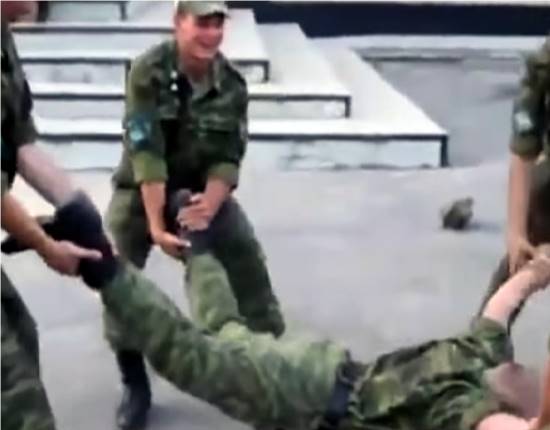 Команда «Сушим крокодилов». Все неформальные традиции российской армии (2018)