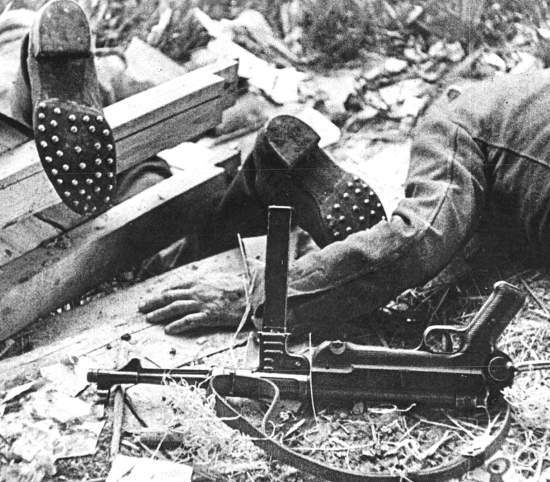 Ленинградские электрики поджарили батальон немцев пустив в землю 2000 вольт. Шаговое напряжение в обороне Ленинграда (2020)