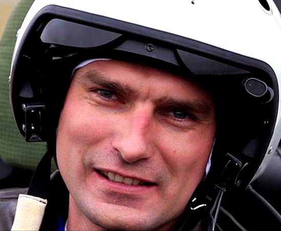 Летчик-испытатель в последний момент увел разваливающийся МиГ-29 от школы. Забытый подвиг Сергея Рыбникова в 2014 году (2019)