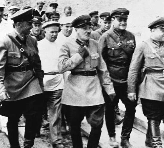 Лучшие люди НКВД поднялись против Сталина в 1930-е годы. За какую срамную мечту Генрих Ягода пустил их на убой? (Александр Колпакиди, 2020)