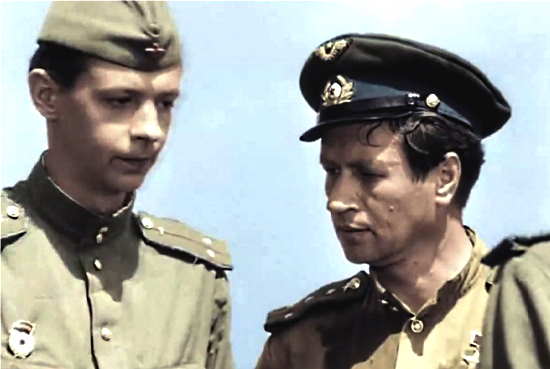 "Маэстро" и "Кузнечик" - это один человек. Разгадка последней тайны фильма "В бой идут одни старики" (2021)