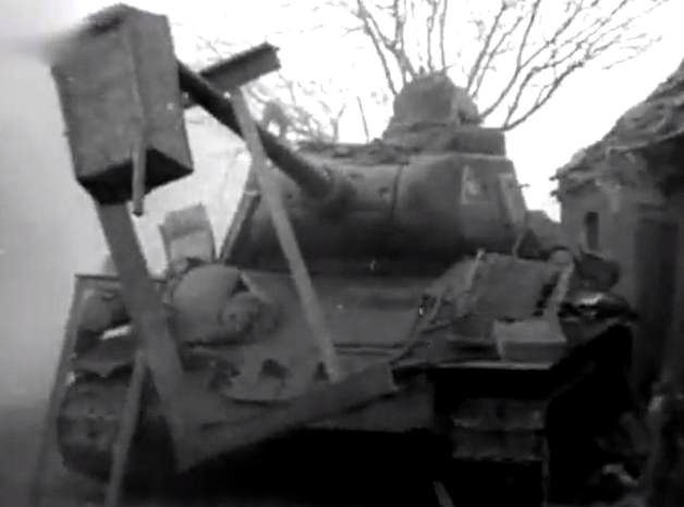Маскировка советских танков за пару дней до штурма Берлина. Горы набитой немецкой техники (редкая хроника 1945 года)