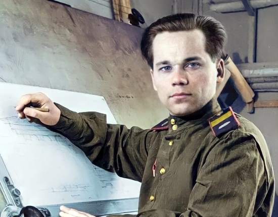 Молодой сержант Калашников бегал за пивом для Хуго Шмайссера, пока тот чертил АК-47? (2020)