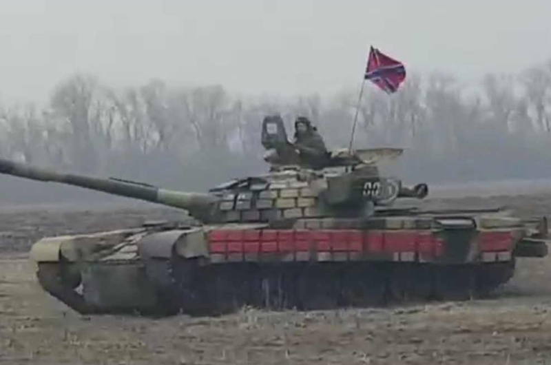 На южном фланге была замечена армада танков с флагами Новороссии! В Киеве ИСТЕРИКА! (обновляется, 2022)
