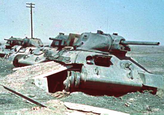 Неизвестные жестокие бои на юге от Сталинграда в августа 1942. После войны многие годы техника и оружие валялись горами по степи (Артем Чунихин, 2020)