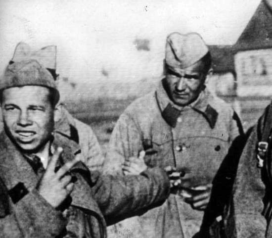 Немецкий агент как окруженец проник в Красную армию в 1941 году, чтобы подменить весь командный состав такими как он (2019)