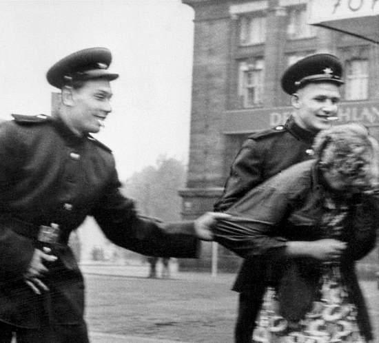 "Немки отдались более галантным советским морпехам, а не пехоте". Дневник Аграненко - писанина из 1945-го оказалась не совсем правдой (2019)