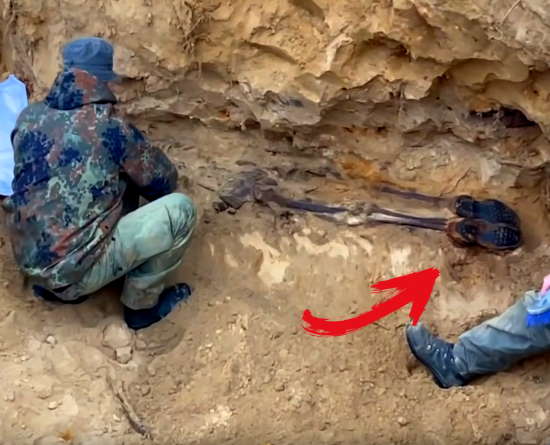 Неожиданная находка на детской площадке. Что еще скрывает земля? (2021)