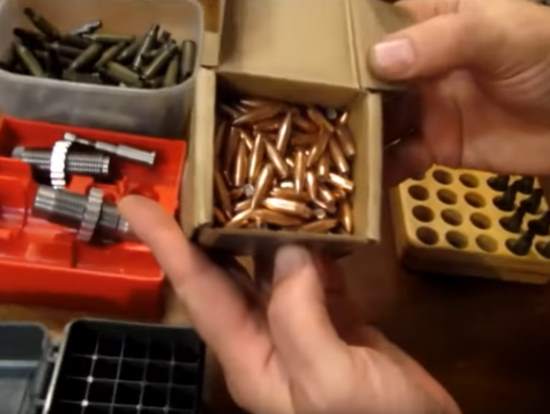 Объясняю как делать автоматные патроны 5,45х39 своими руками. Штатные и УС вечерком за кухонным столом (2020)