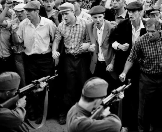 Оскароносный фильм "Дорогие товарищи". Почему из подавления бунта мародеров и уголовников хотят создать новый антисоветский культ? (2020)